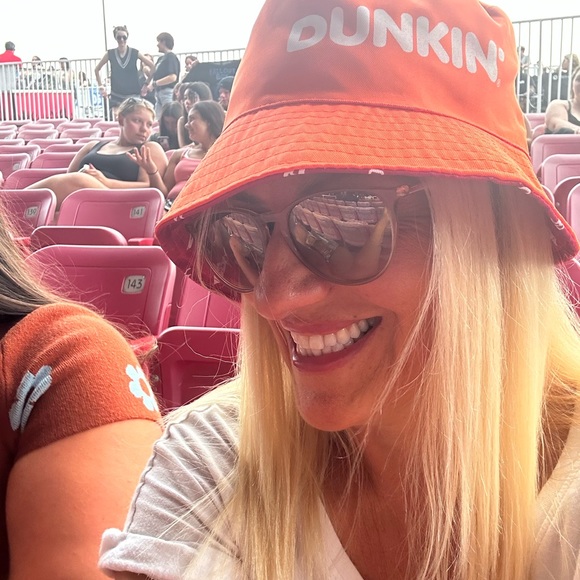 Meet your Posher, Cathy - Picture 3 of 4